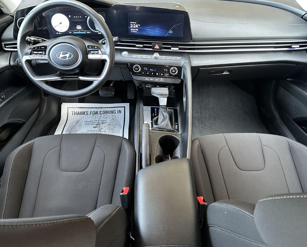 Photo 11 of this HYUNDAI ELANTRA