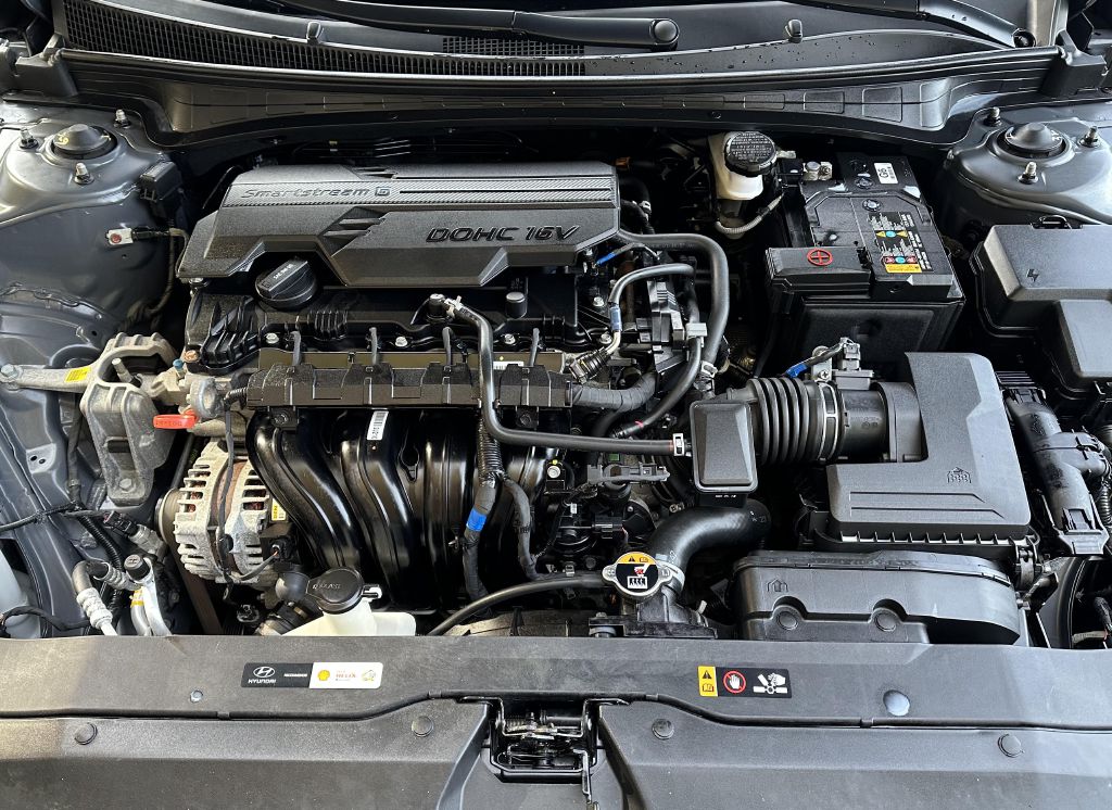 Photo 13 of this HYUNDAI ELANTRA