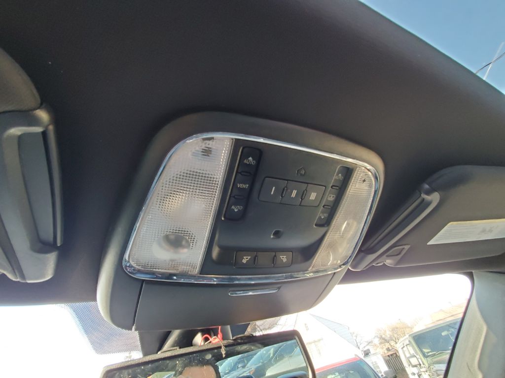Photo 11 of this CHRYSLER 300
