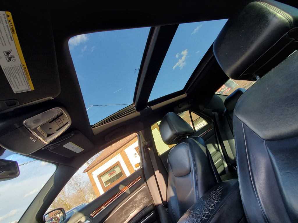 Photo 12 of this CHRYSLER 300