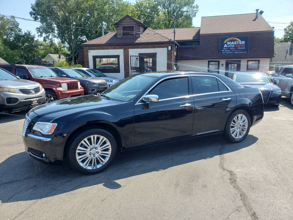 Photo 2 of this CHRYSLER 300