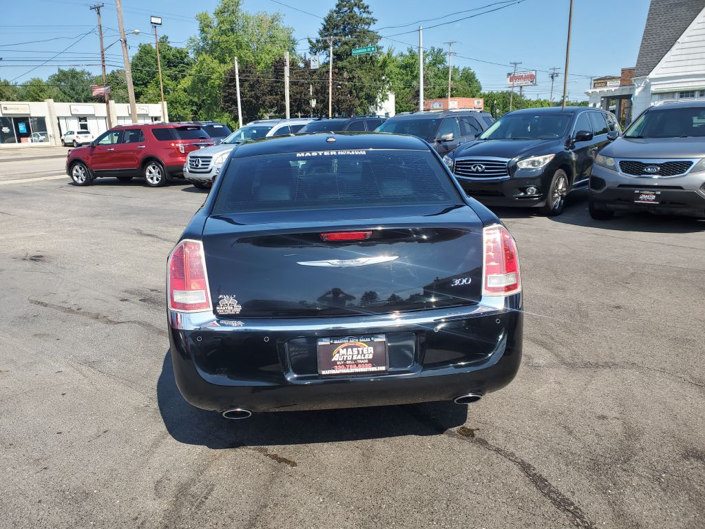 Photo 13 of this CHRYSLER 300