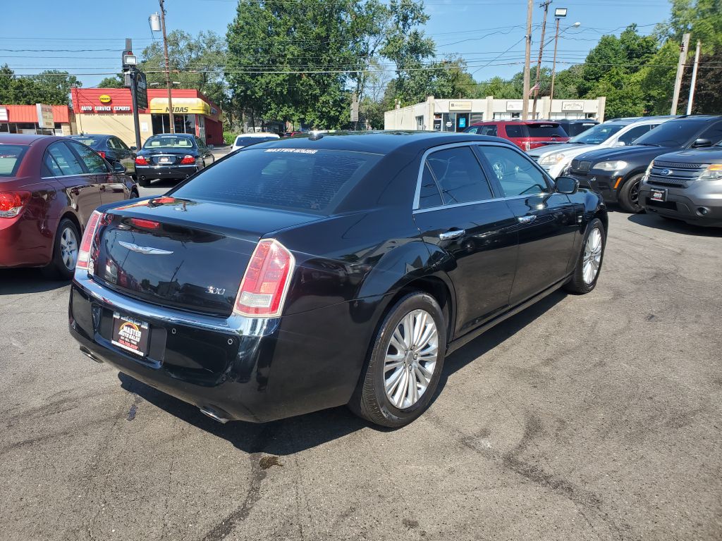 Photo 14 of this CHRYSLER 300