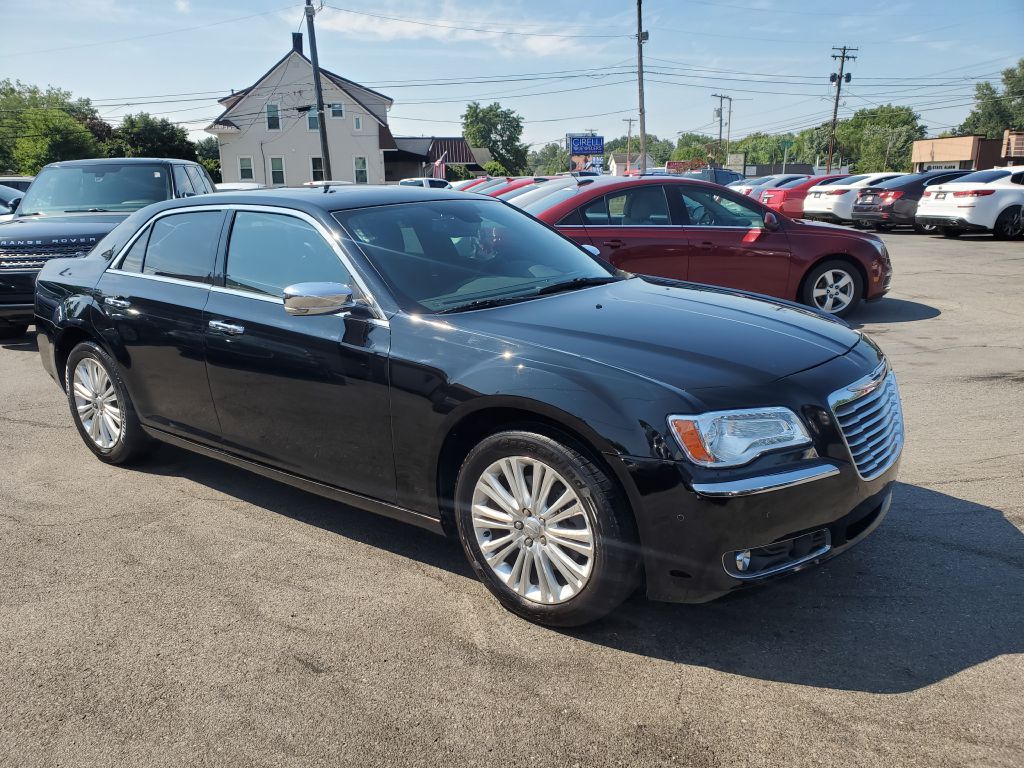 Photo 16 of this CHRYSLER 300