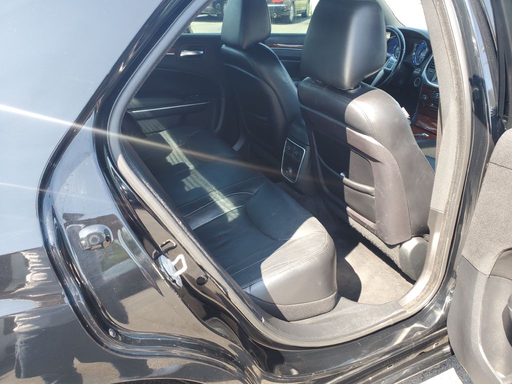Photo 21 of this CHRYSLER 300