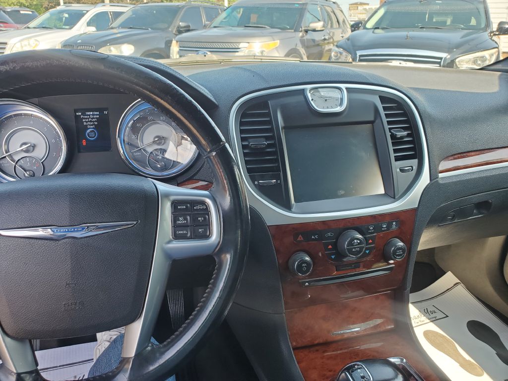 Photo 23 of this CHRYSLER 300