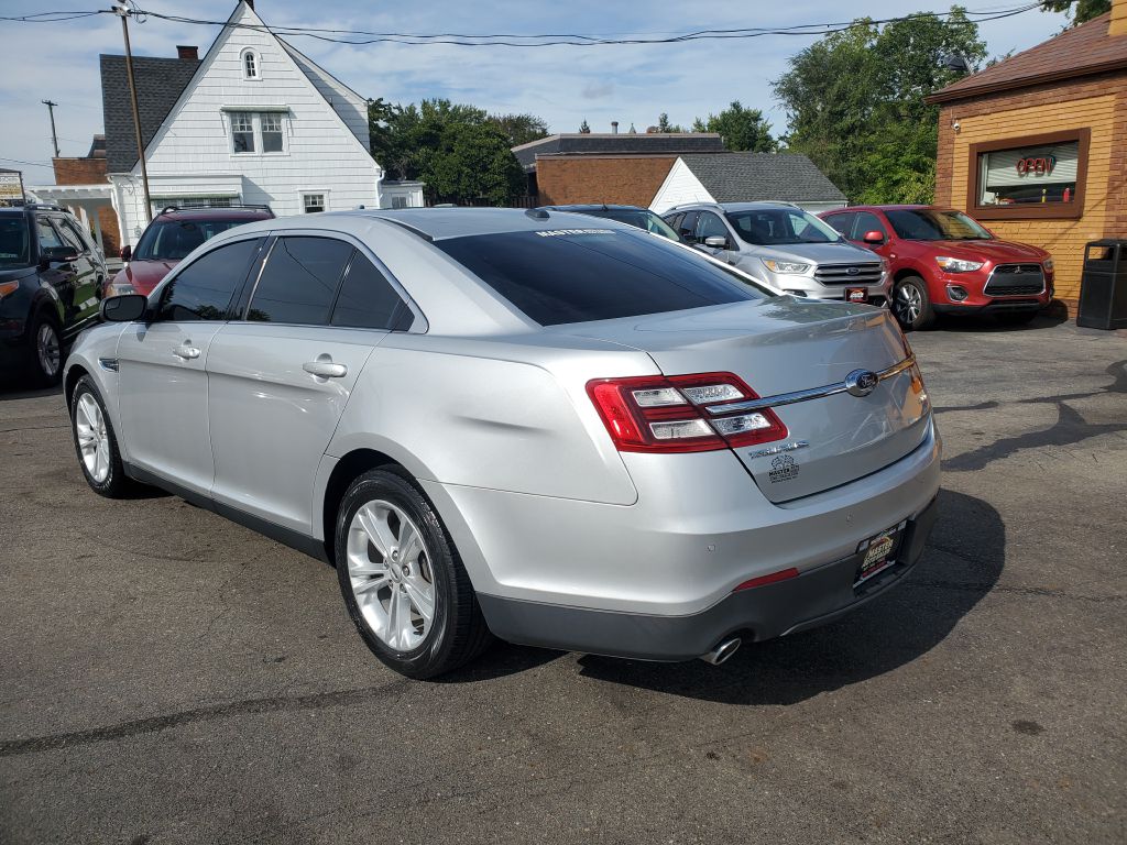 Photo 3 of this FORD TAURUS
