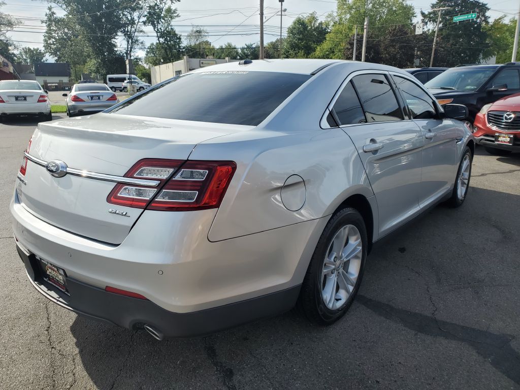 Photo 5 of this FORD TAURUS