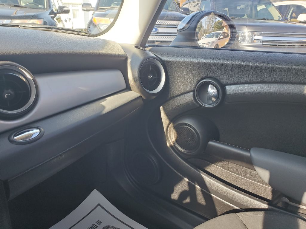 Photo 14 of this MINI COOPER