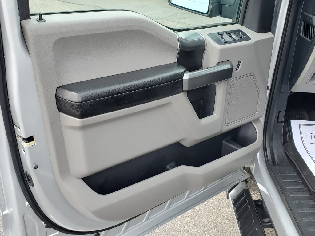 Photo 11 of this FORD F150