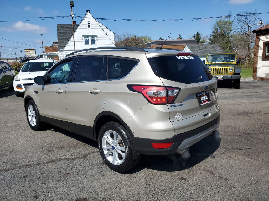 Photo 3 of this FORD ESCAPE