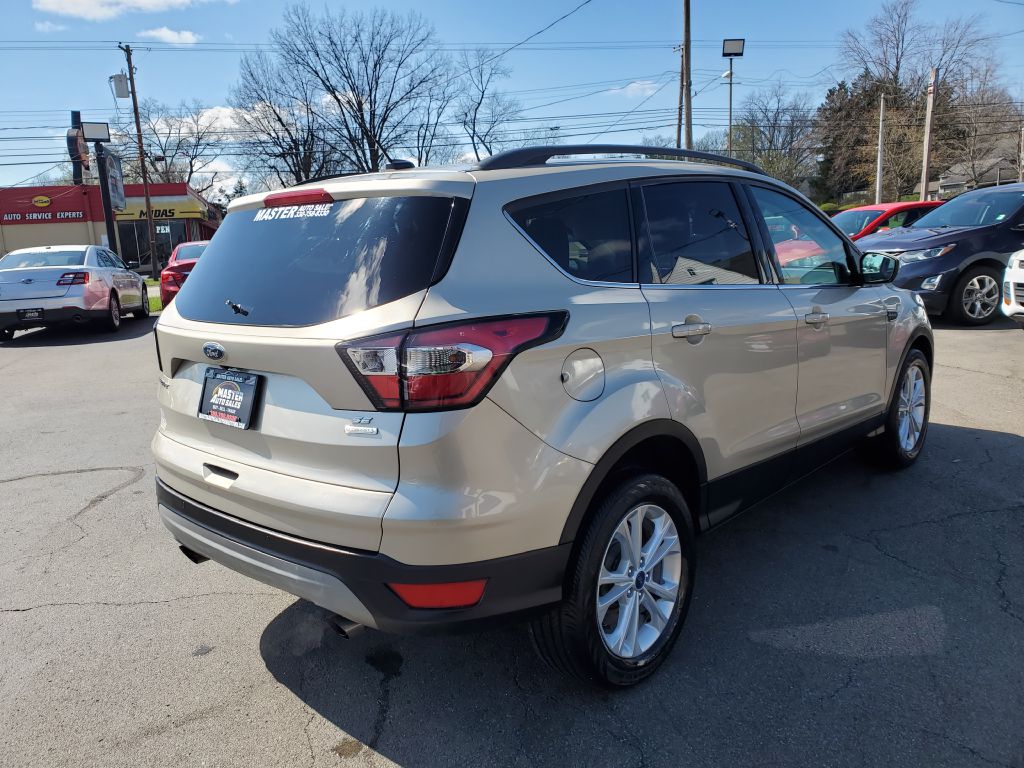 Photo 5 of this FORD ESCAPE