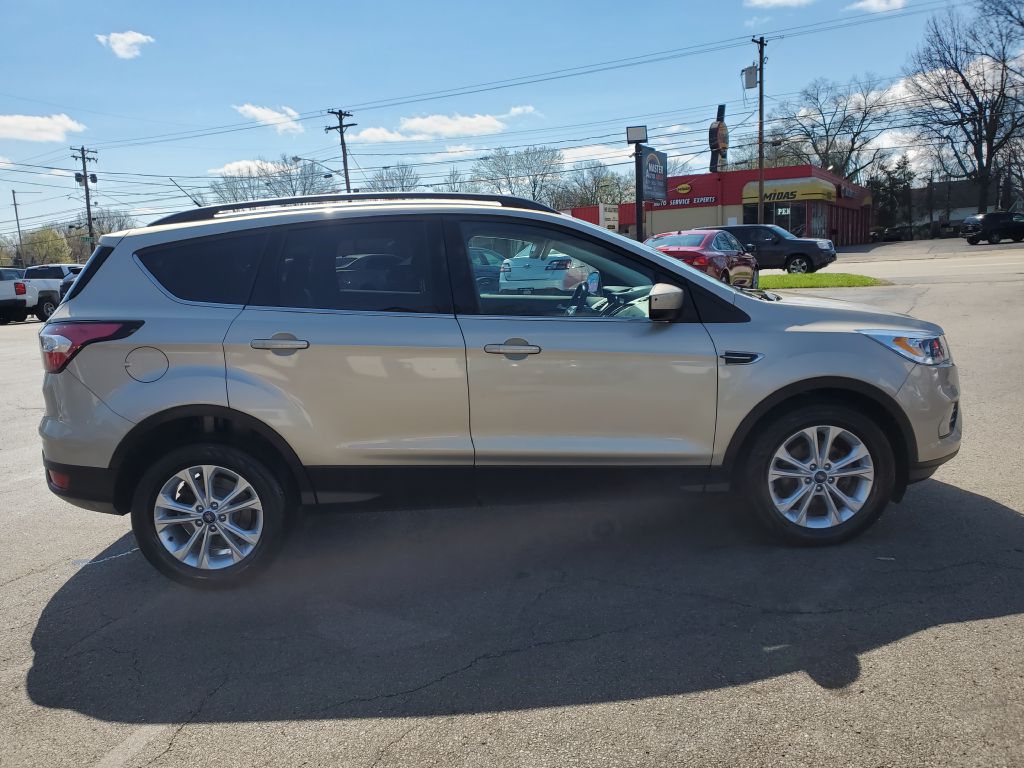 Photo 6 of this FORD ESCAPE