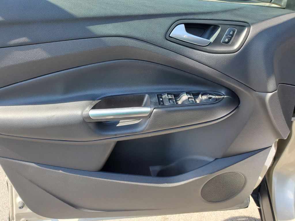 Photo 9 of this FORD ESCAPE