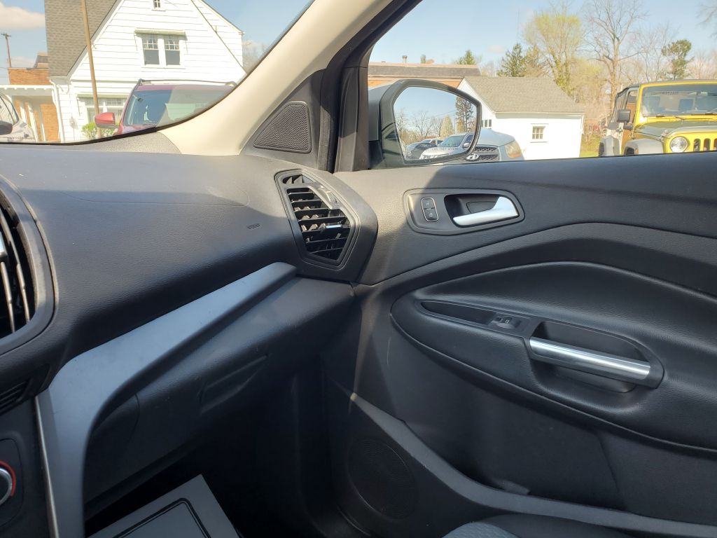 Photo 15 of this FORD ESCAPE
