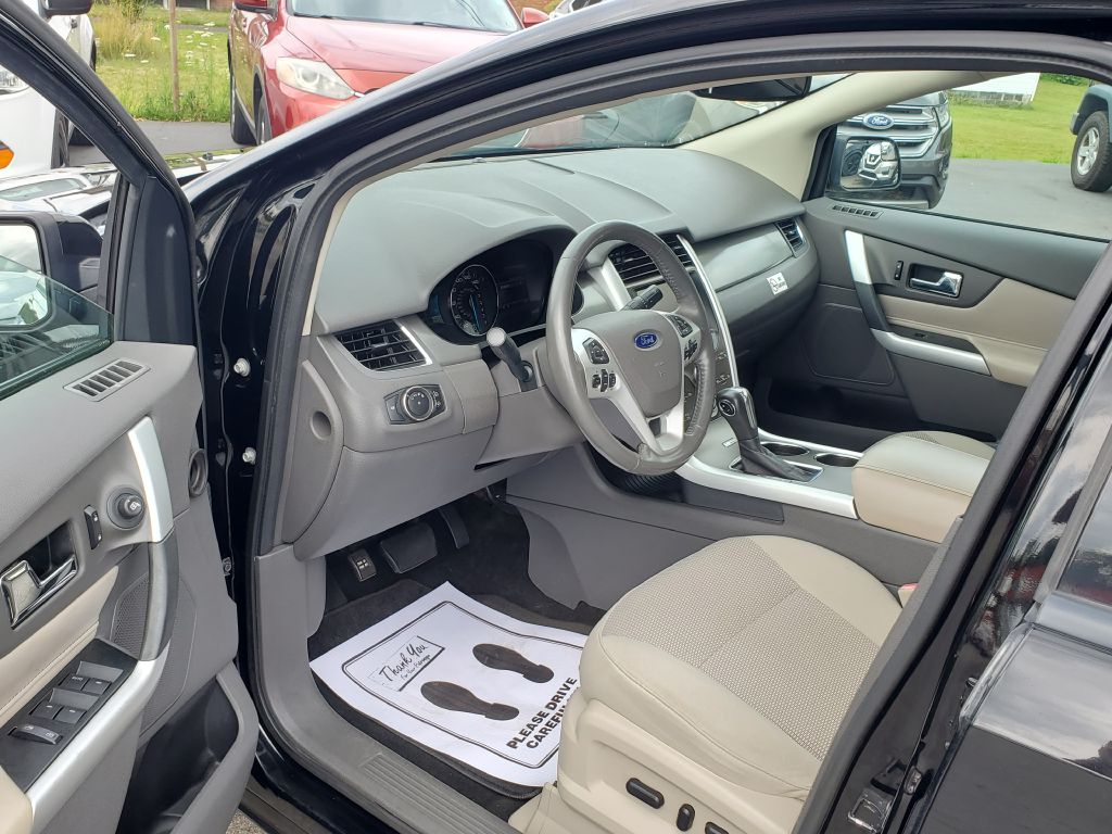 Photo 10 of this FORD EDGE