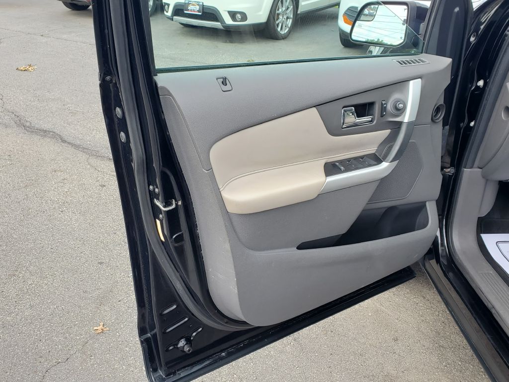 Photo 11 of this FORD EDGE