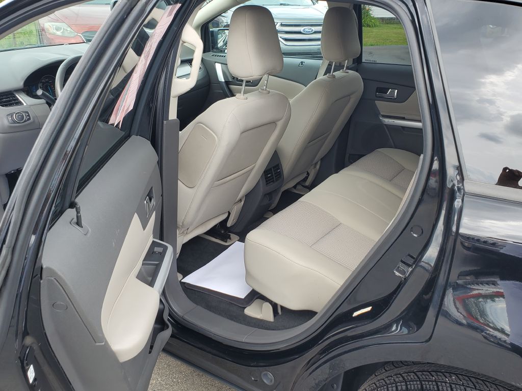 Photo 12 of this FORD EDGE