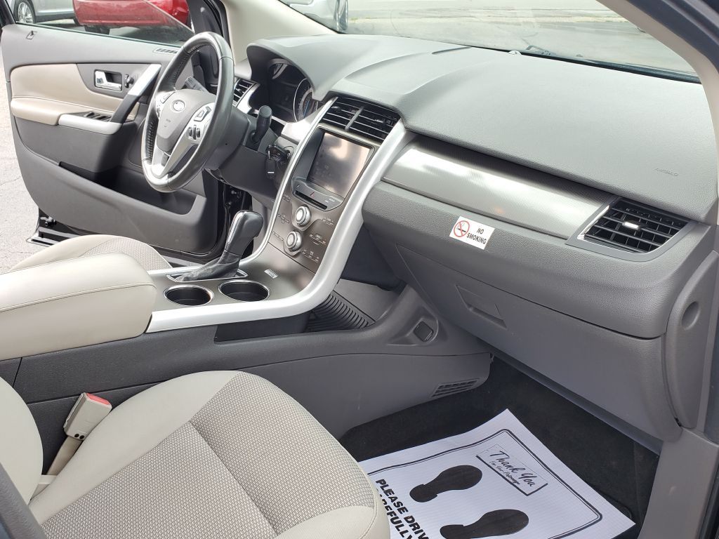 Photo 13 of this FORD EDGE