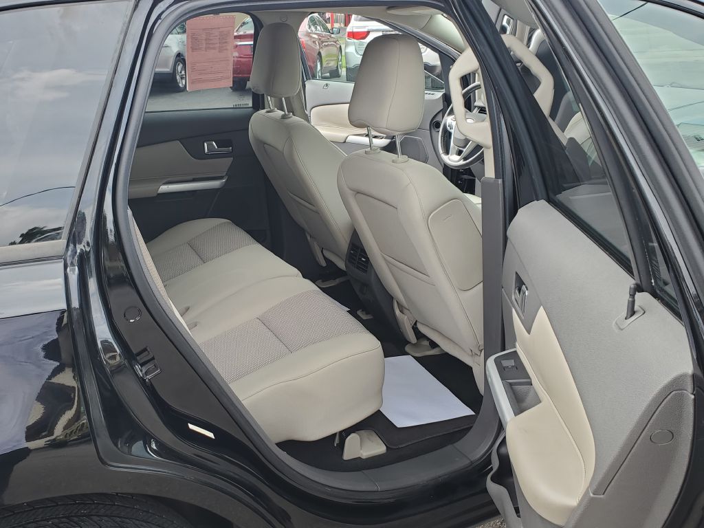 Photo 14 of this FORD EDGE