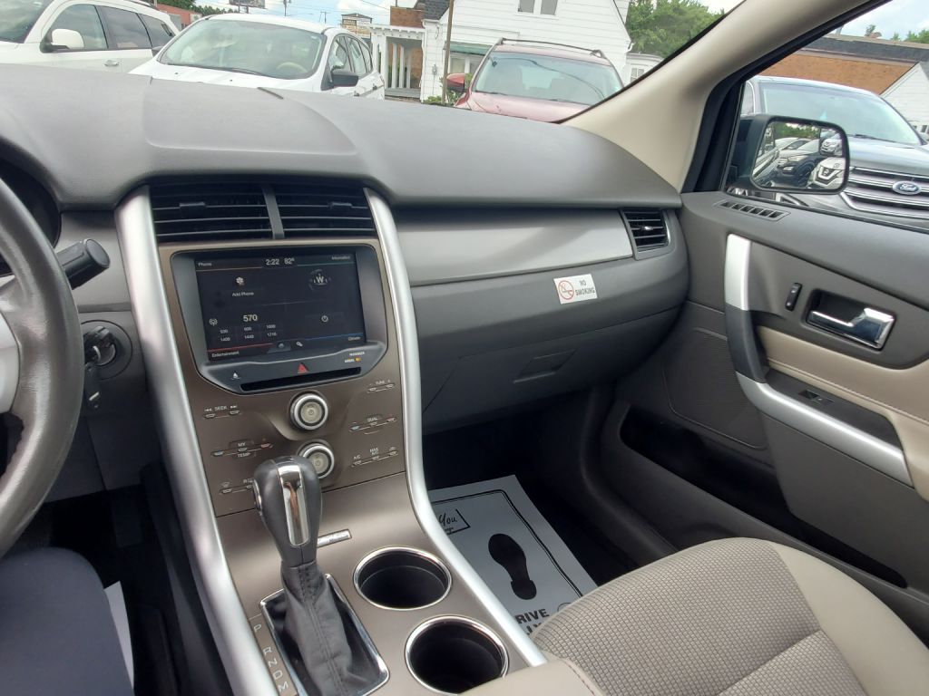 Photo 17 of this FORD EDGE