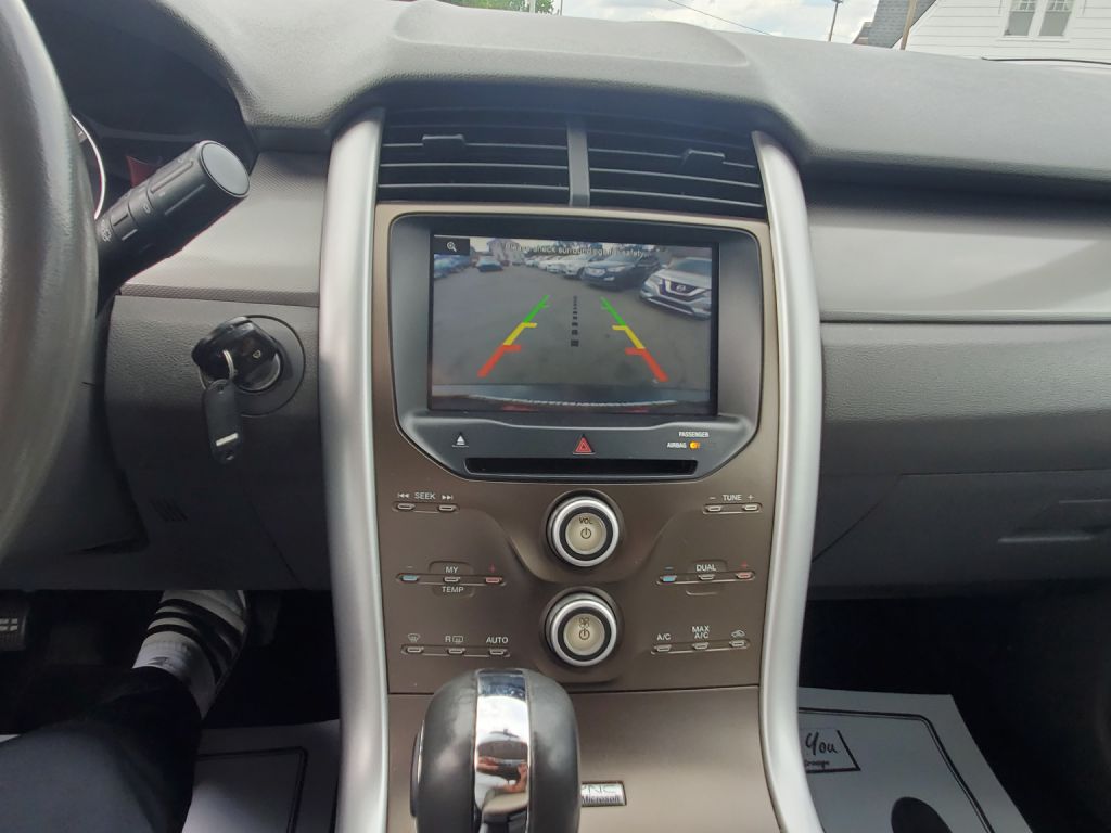 Photo 18 of this FORD EDGE
