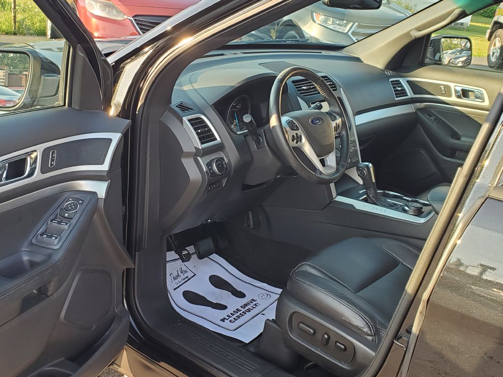 Photo 11 of this FORD EXPLORER