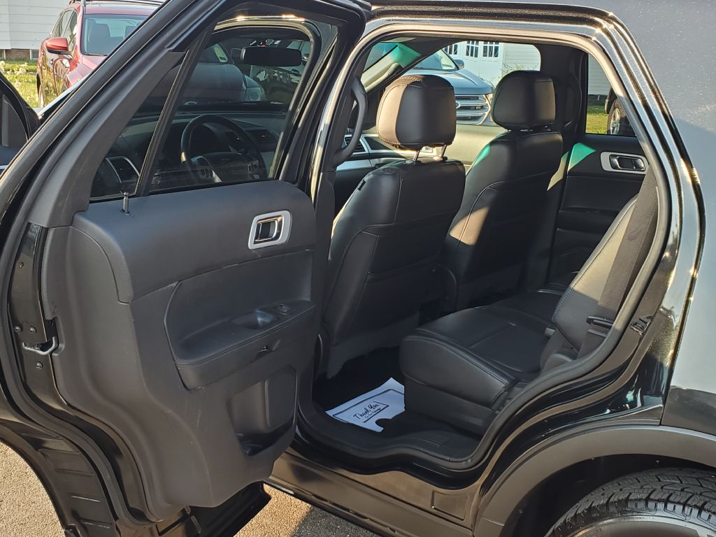 Photo 13 of this FORD EXPLORER