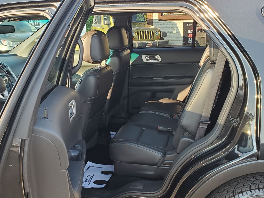 Photo 14 of this FORD EXPLORER