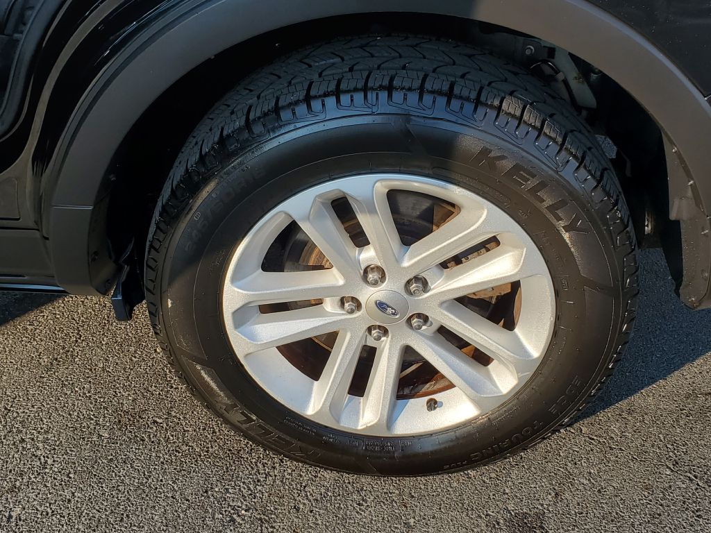 Photo 20 of this FORD EXPLORER