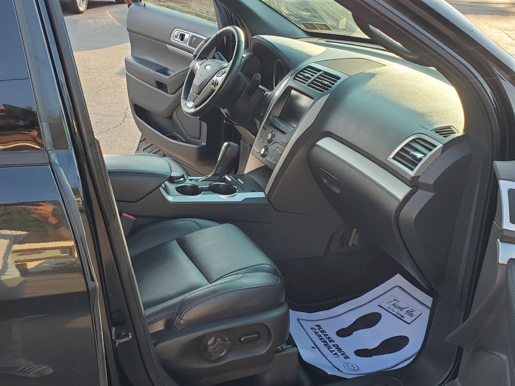 Photo 15 of this FORD EXPLORER