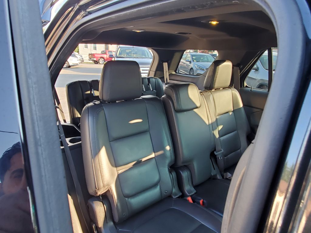 Photo 16 of this FORD EXPLORER