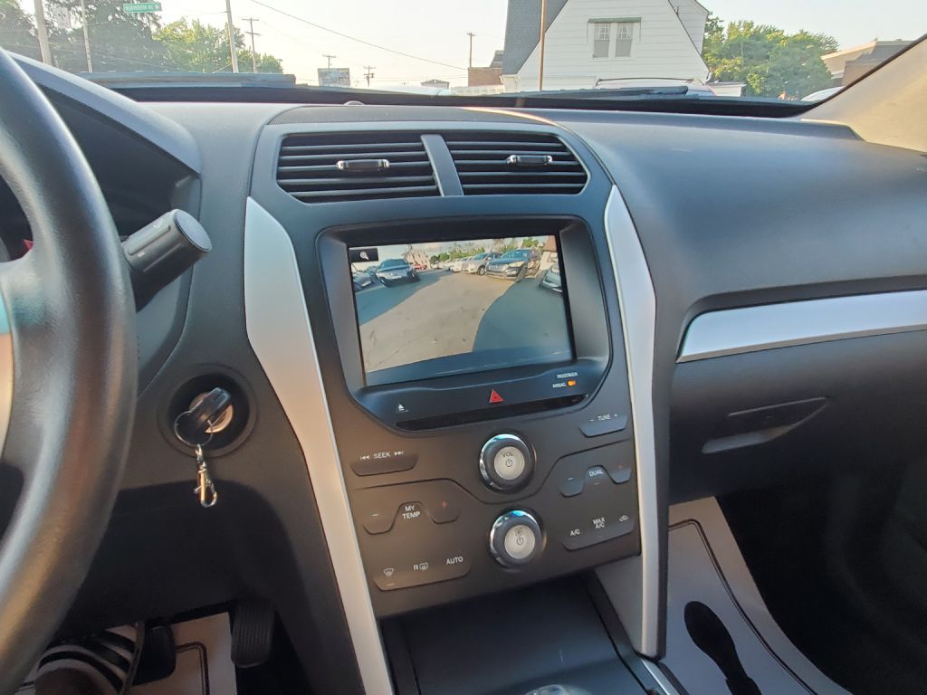 Photo 21 of this FORD EXPLORER