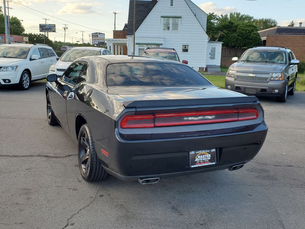 Photo 4 of this DODGE CHALLENGER