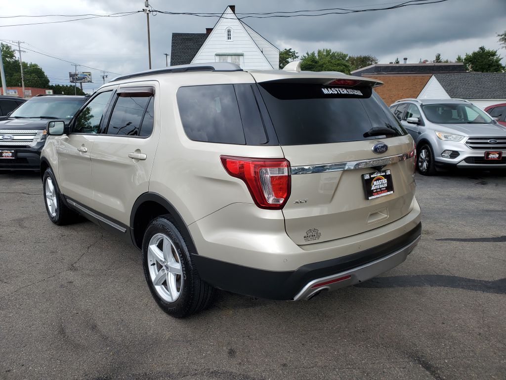 Photo 4 of this FORD EXPLORER