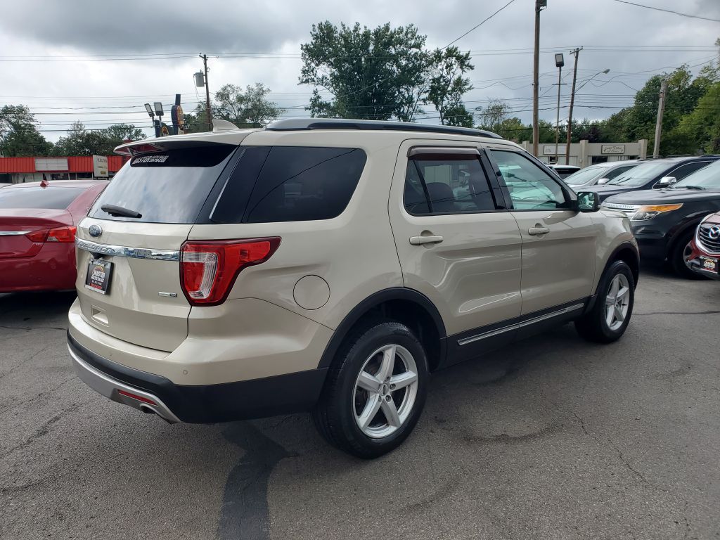 Photo 6 of this FORD EXPLORER