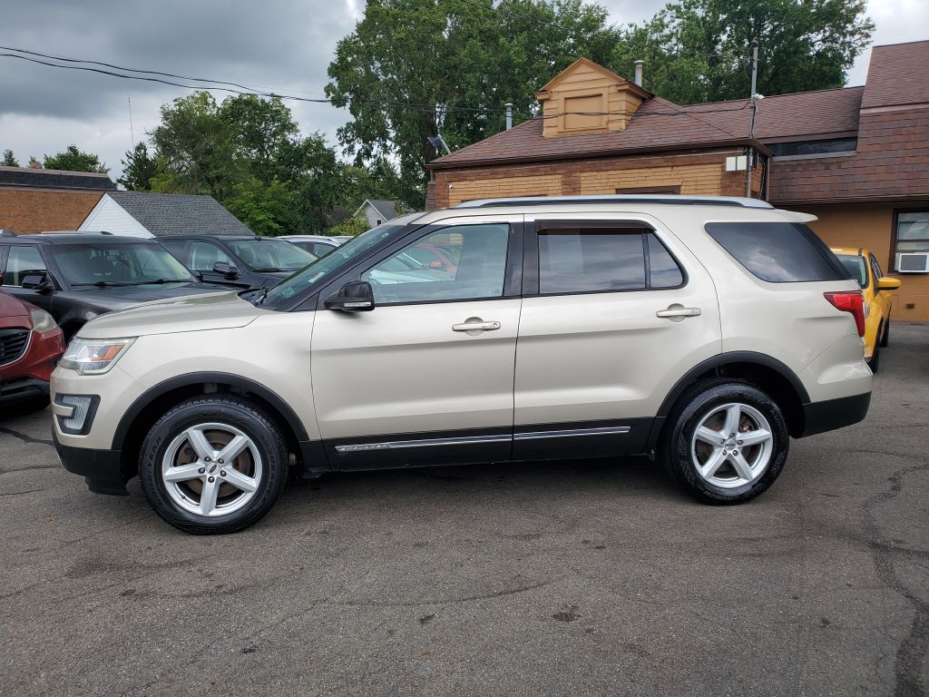 Photo 11 of this FORD EXPLORER