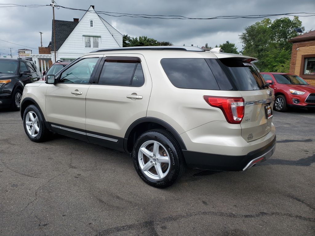 Photo 12 of this FORD EXPLORER