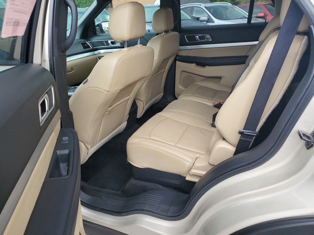 Photo 13 of this FORD EXPLORER