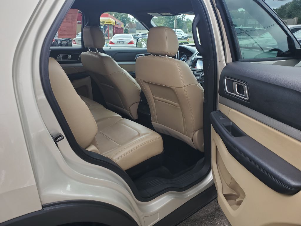 Photo 18 of this FORD EXPLORER