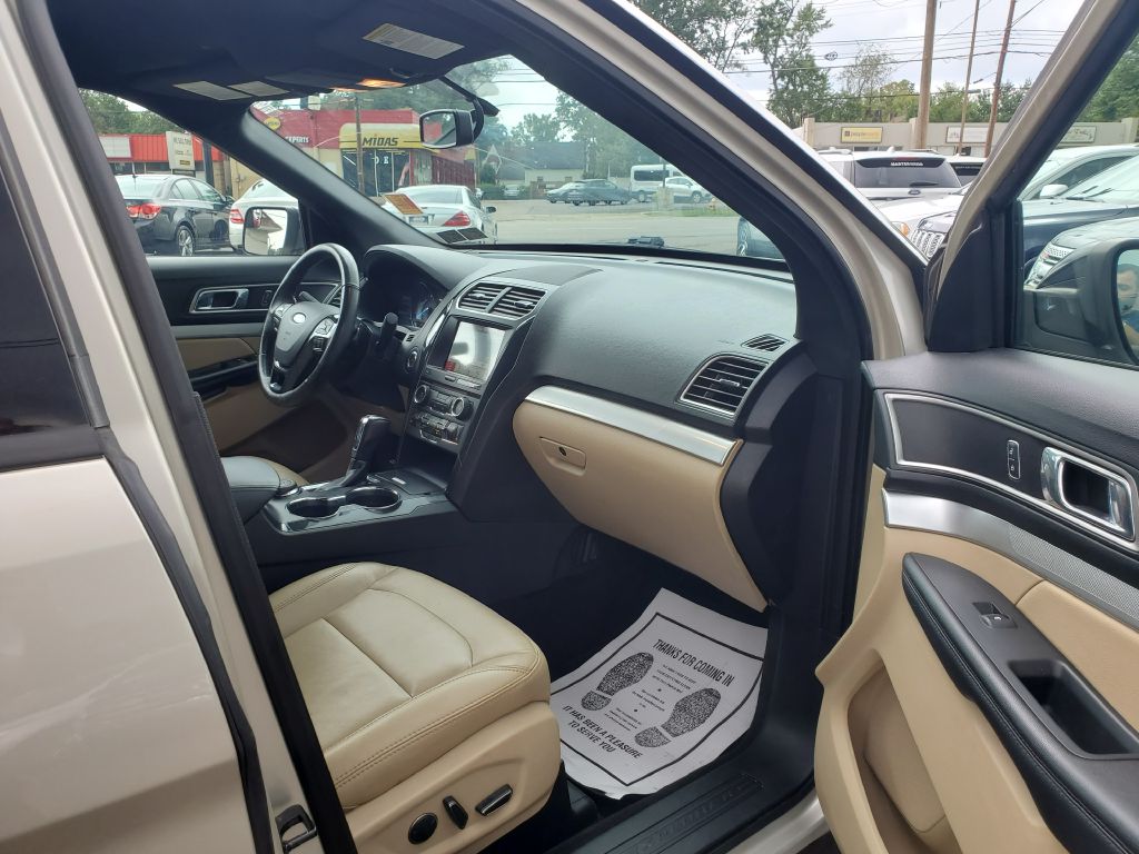 Photo 19 of this FORD EXPLORER