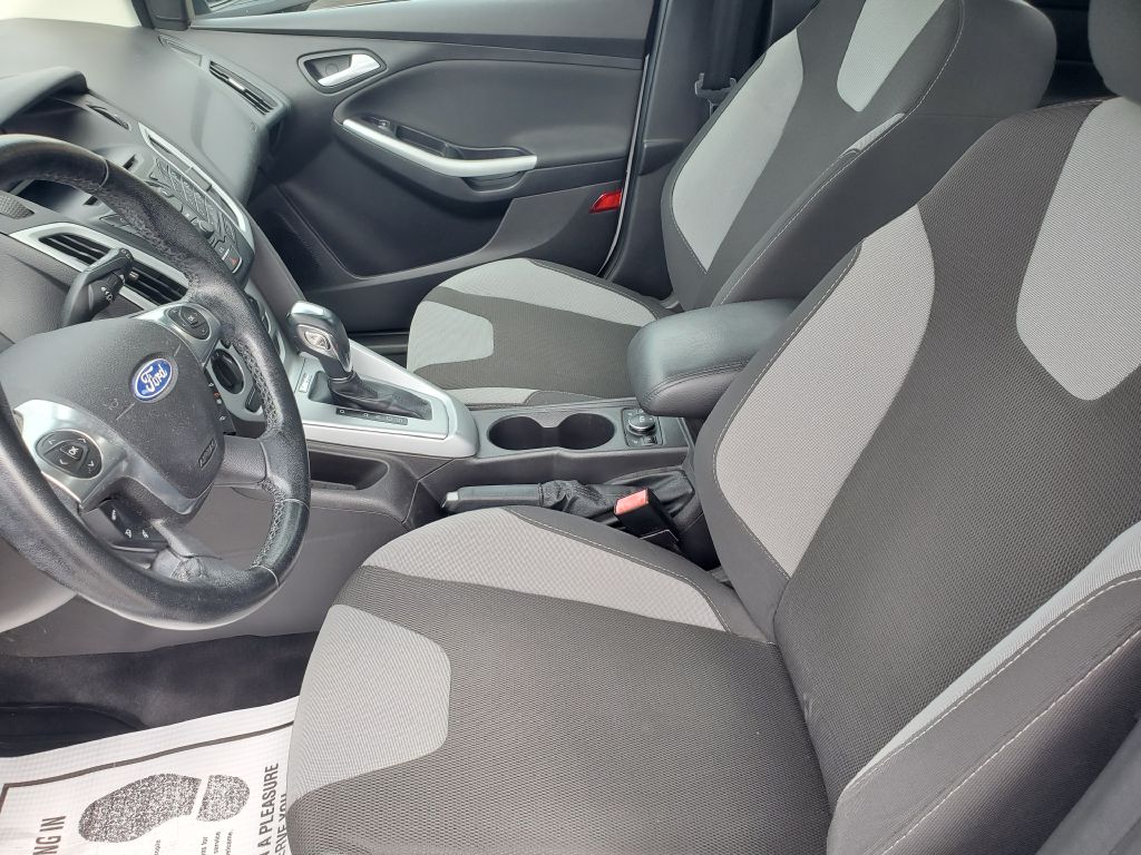 Photo 10 of this FORD FOCUS
