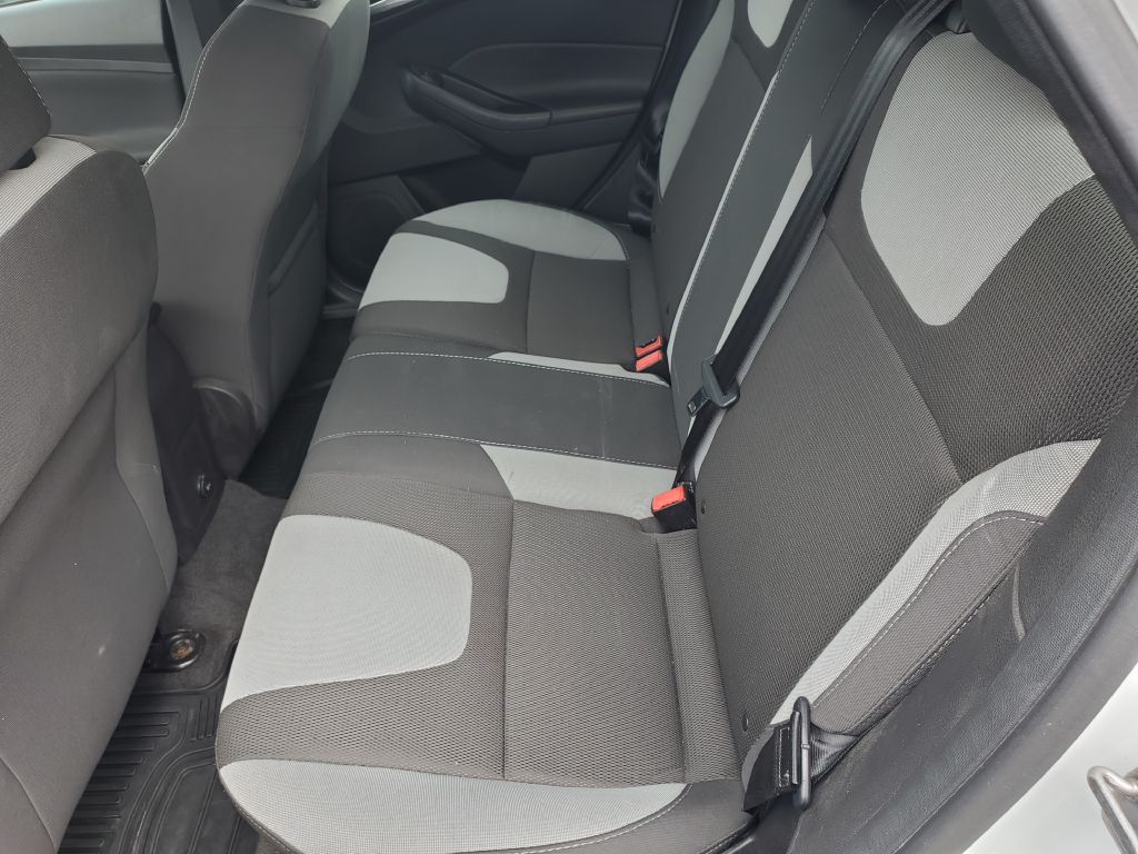 Photo 11 of this FORD FOCUS