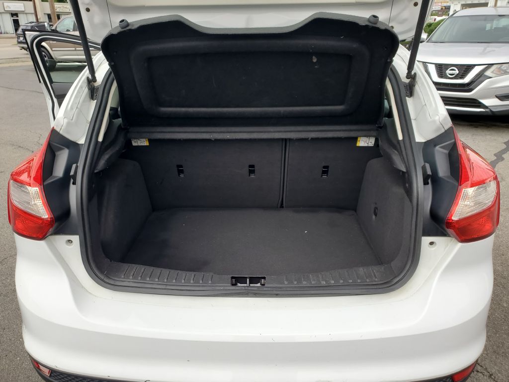 Photo 12 of this FORD FOCUS