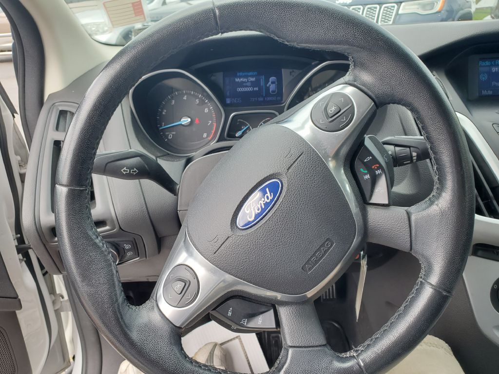 Photo 13 of this FORD FOCUS