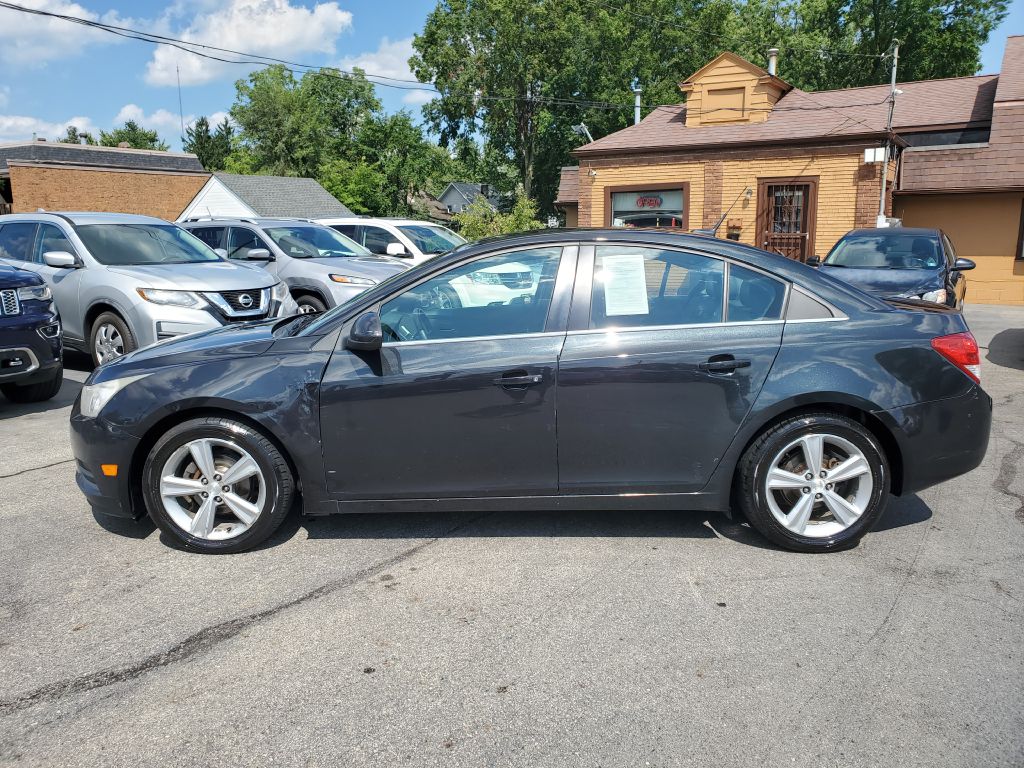 Photo 2 of this CHEVROLET CRUZE