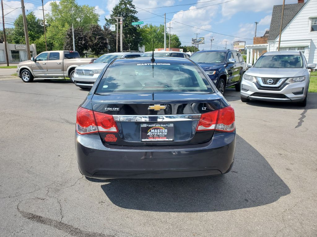 Photo 4 of this CHEVROLET CRUZE
