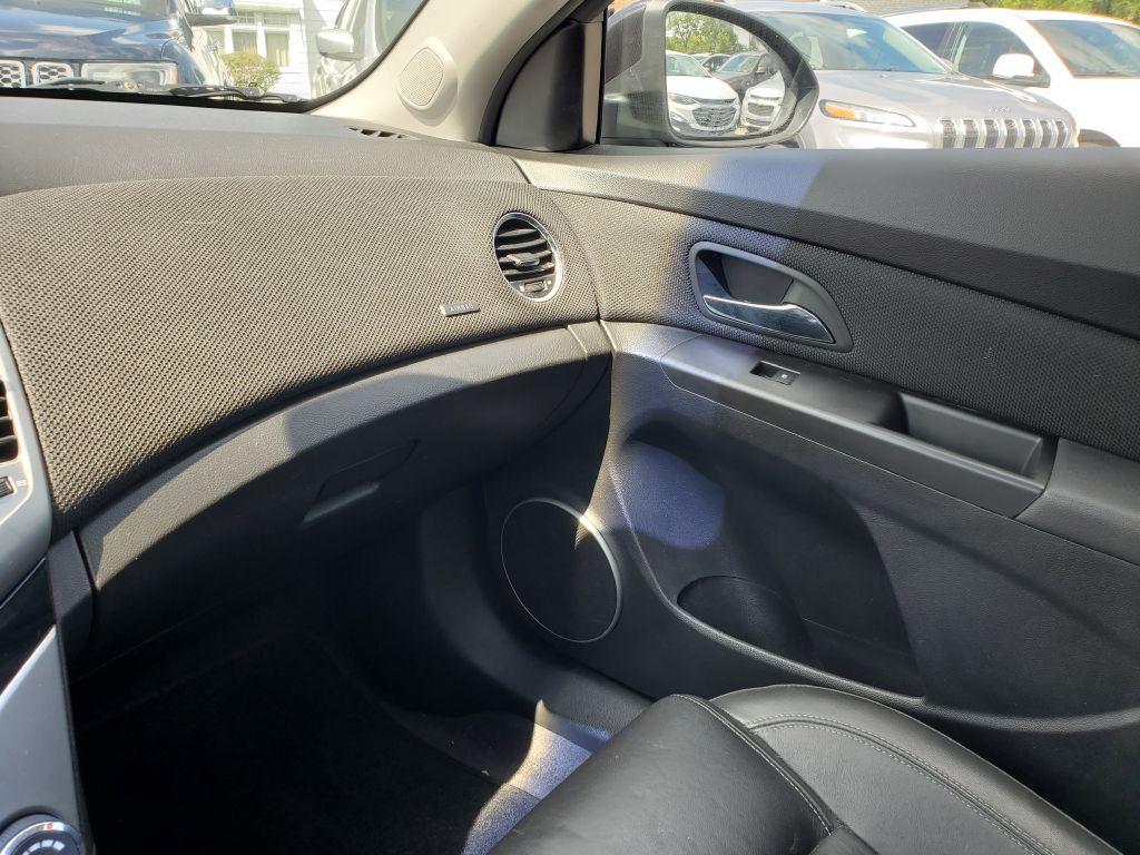 Photo 15 of this CHEVROLET CRUZE
