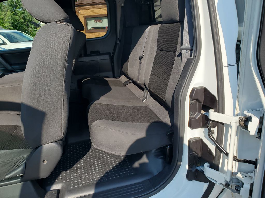 Photo 11 of this NISSAN TITAN
