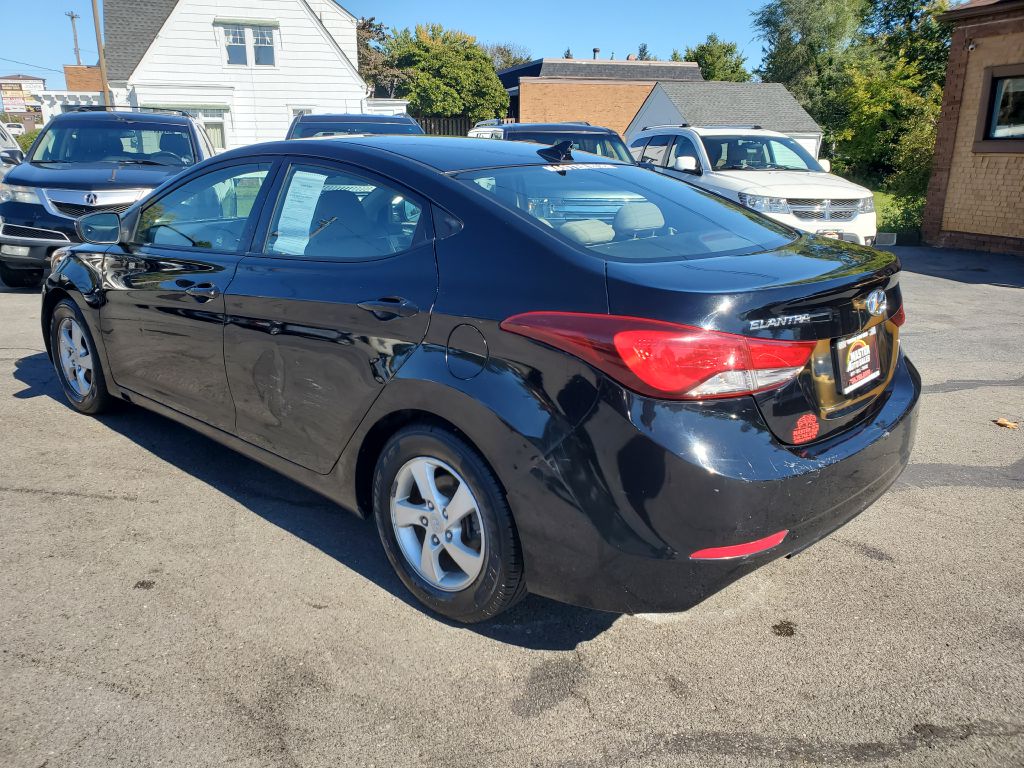 Photo 3 of this HYUNDAI ELANTRA